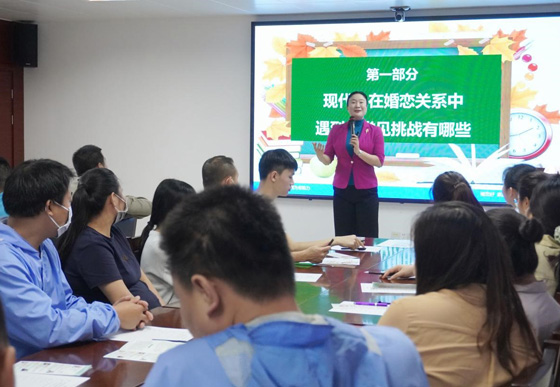 龍獅瓶蓋工會舉辦職工家庭婚戀專題講座